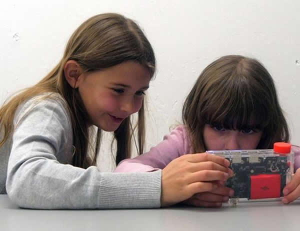 Ӣ��7��Ů��д�Ÿ��ȸ�󣬻����һ�ݼ�������